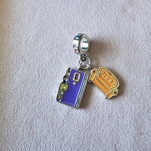 New TV show FRIENDS Monica door & phoebe taxi dangle charm for jewelry bracelet